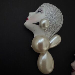 Vtg Doll Head Pearl Pin Great Vintage Condition Shimmer